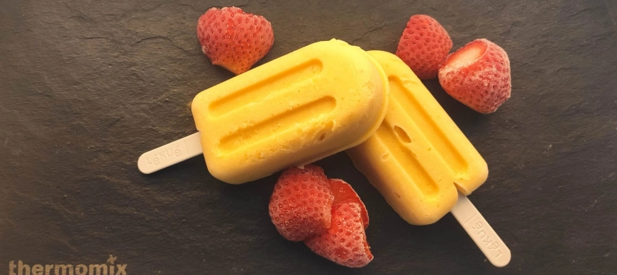 Polo de piña, mango y plátano