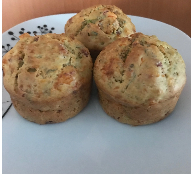 MUFFINS DE BRÓCOLI Y ATÚN Y DE ZANAHORIA, PARMESANO Y BEICON